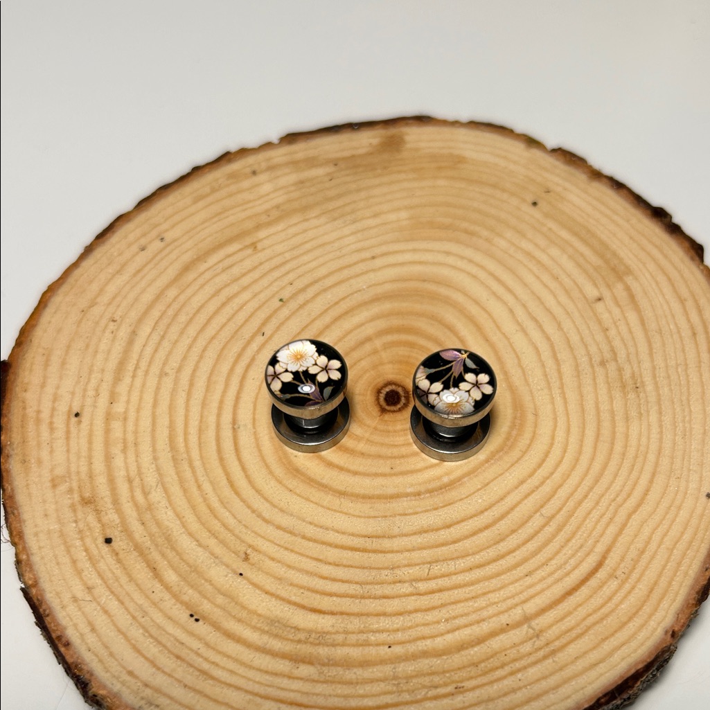 Floral Black 2 Gauge Plugs